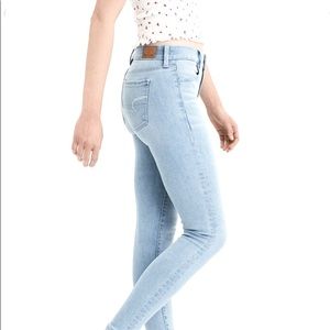 American Eagle light wash denim jegging, super stretch size 10